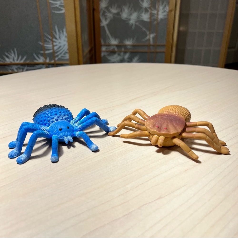 NWT Two Giant Tarantula Spiders Halloween Decoration Rubber Decor